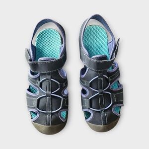 Rugged Outback Gray Closed Toe Sandals Size 6